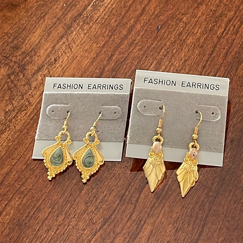 2 pairs of gold fashion earrings - Picture 1 of 4